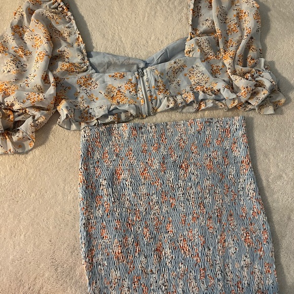 Showpo Floral Two Piece Crop Top with Skirt size 6 - Picture 7 of 9